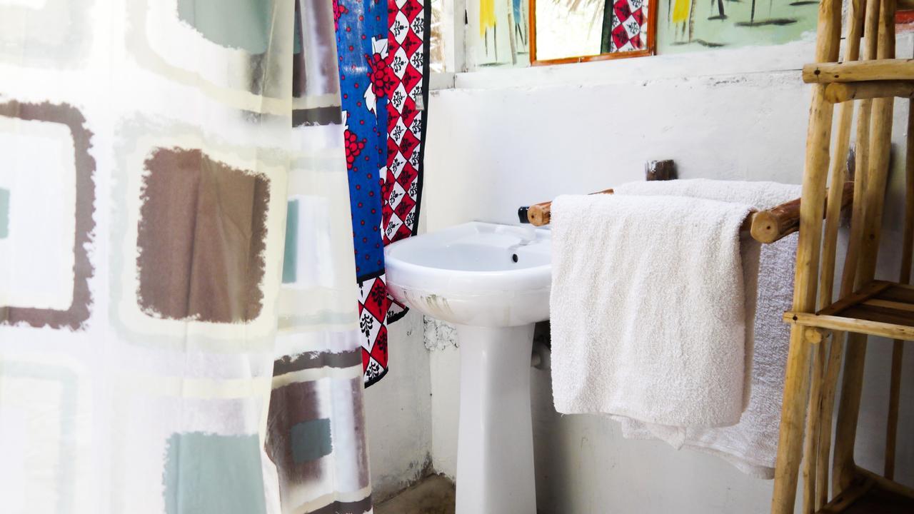 Soul Breeze Backpackers Diani Hostel Diani Beach Exterior photo