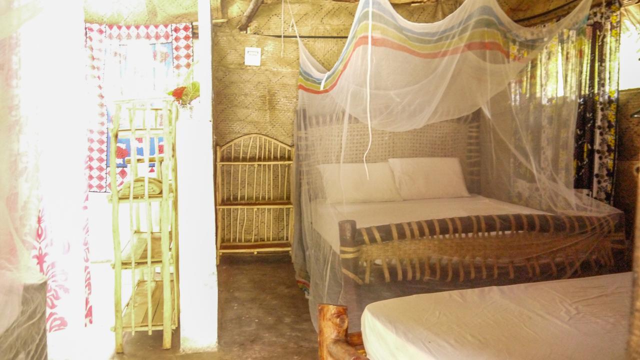 Soul Breeze Backpackers Diani Hostel Diani Beach Exterior photo