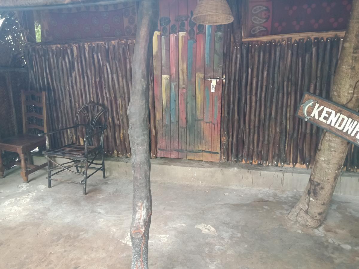 Soul Breeze Backpackers Diani Hostel Diani Beach Exterior photo
