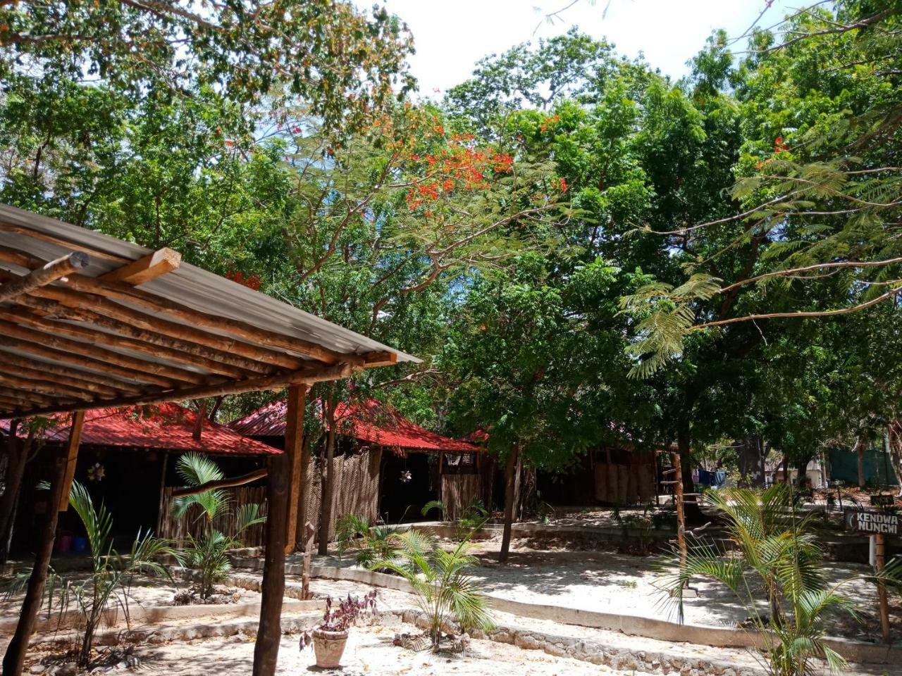 Soul Breeze Backpackers Diani Hostel Diani Beach Exterior photo