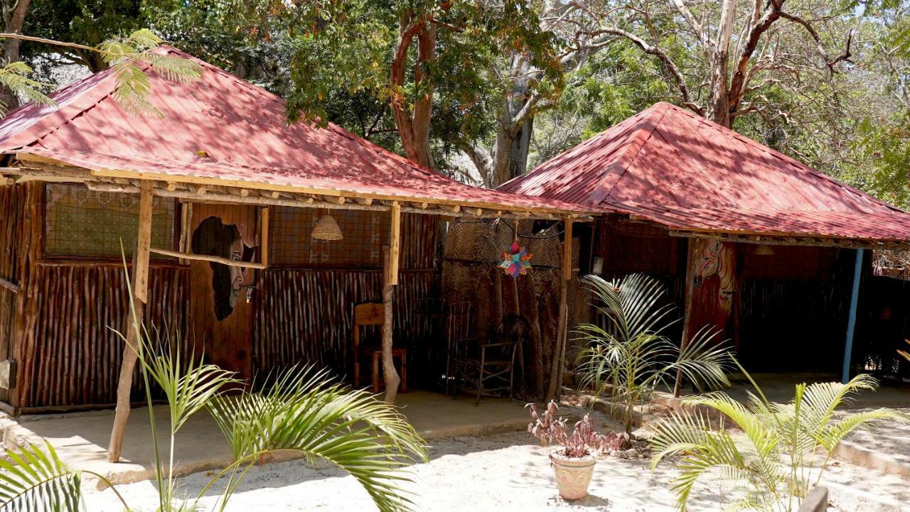 Soul Breeze Backpackers Diani Hostel Diani Beach Exterior photo
